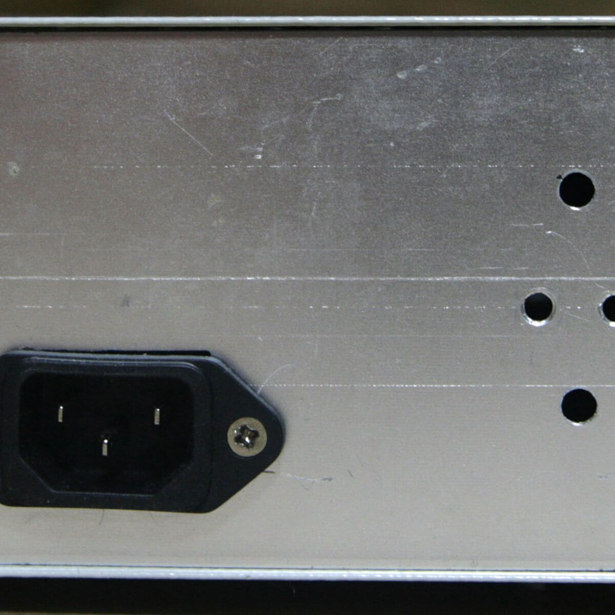 Fuente de alimentación de laboratorio, vista trasera