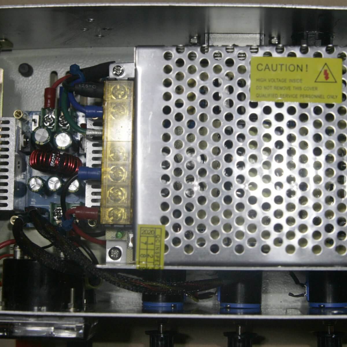 Fuente de alimentación de laboratorio, vista superior