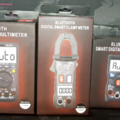 Multímetros Zoyi, cortesía de Zotek Instruments 1 Zoyi multimeters, courtesy of Zotek Instruments